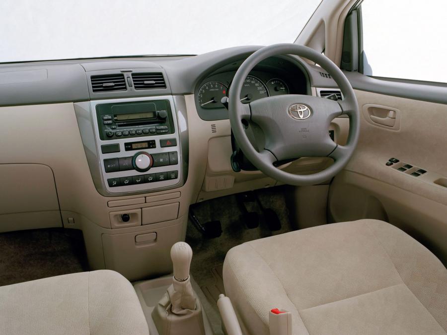  Toyota Avensis Verso 2001 года  (AU) (фото 10 из 16)